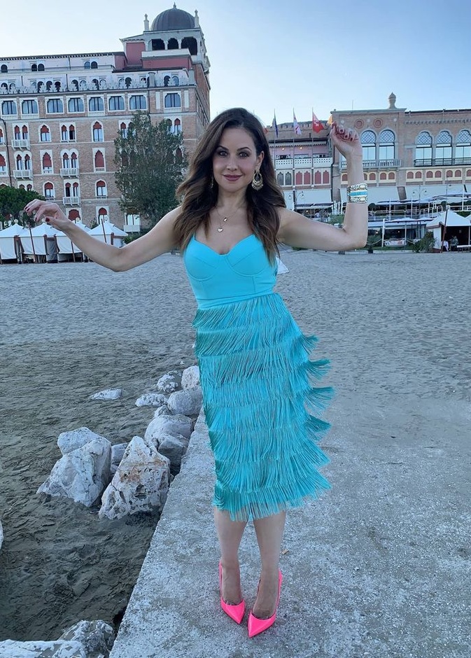 نسّقت مع اللوك حذاء باللون الفوشيا من Christian Louboutin