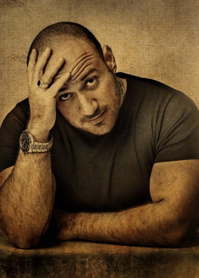 يفضل تصاميم التيشرت السادة والشبابي بأسلوب بسيط