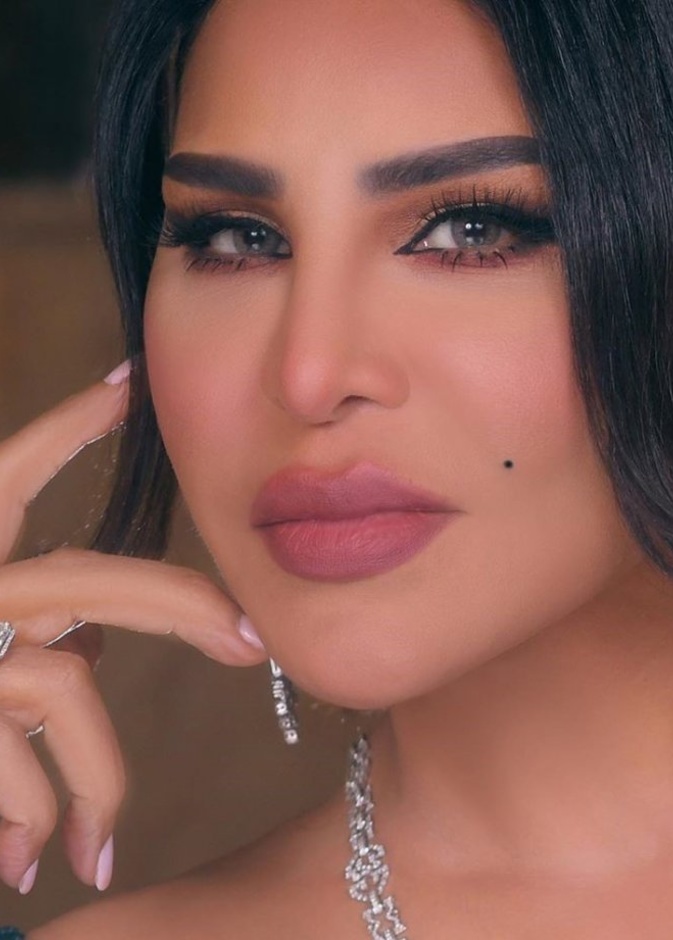  اعتمدي أحمر الشفاه باللون الزهري على طريقة أحلام