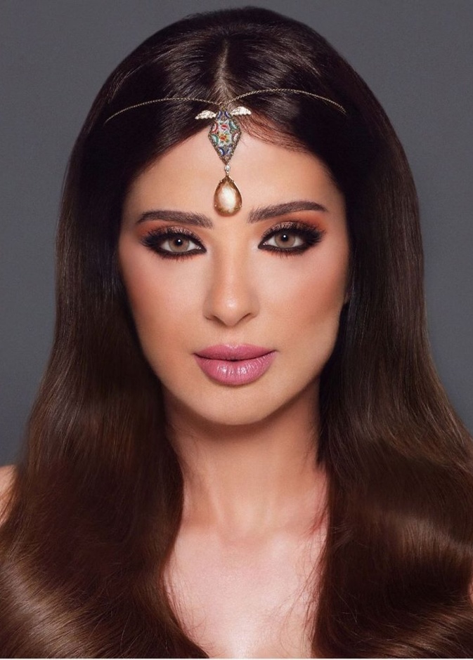 مكياج برونزي للبشرة البيضاء من وحي اطلالات وفاء الكيلاني