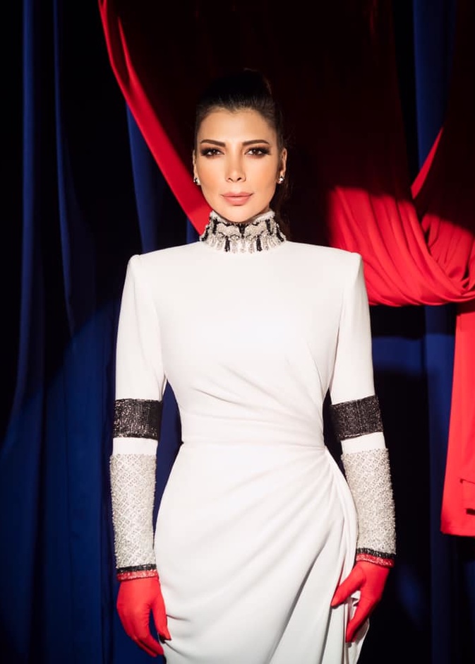  بدت أصالة ساحرة بفستان أبيض من توقيع المصمم نيكولا جبران