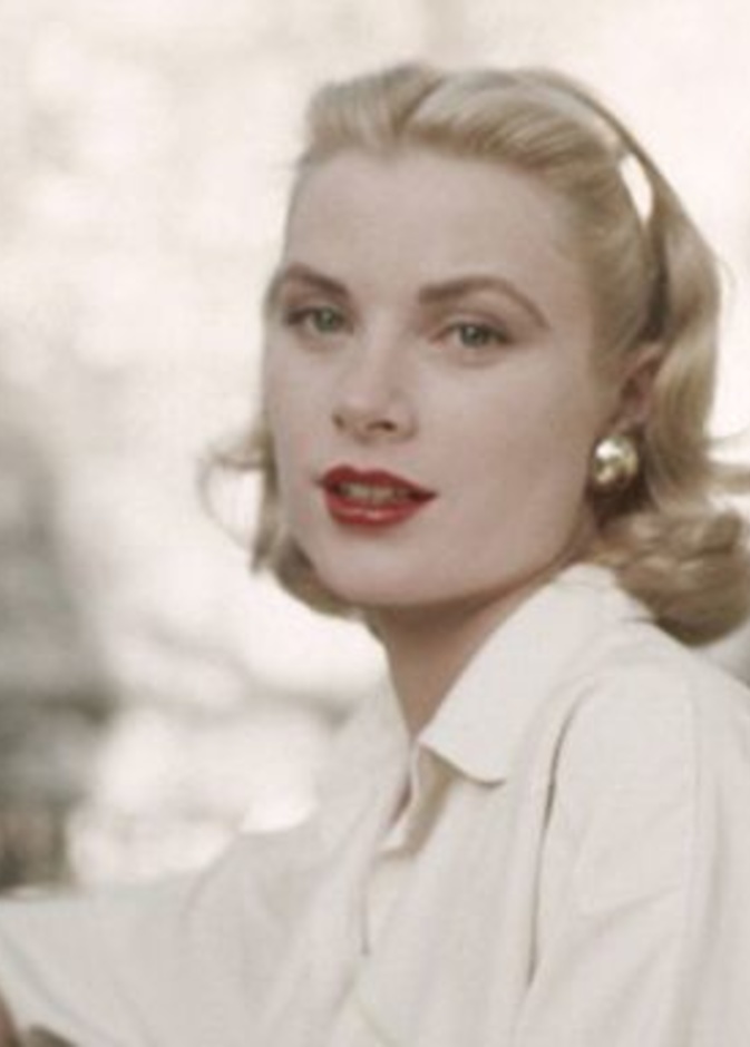 أجمل إطلالات أيقونة الموضة في الخمسينيات غريس كيلي