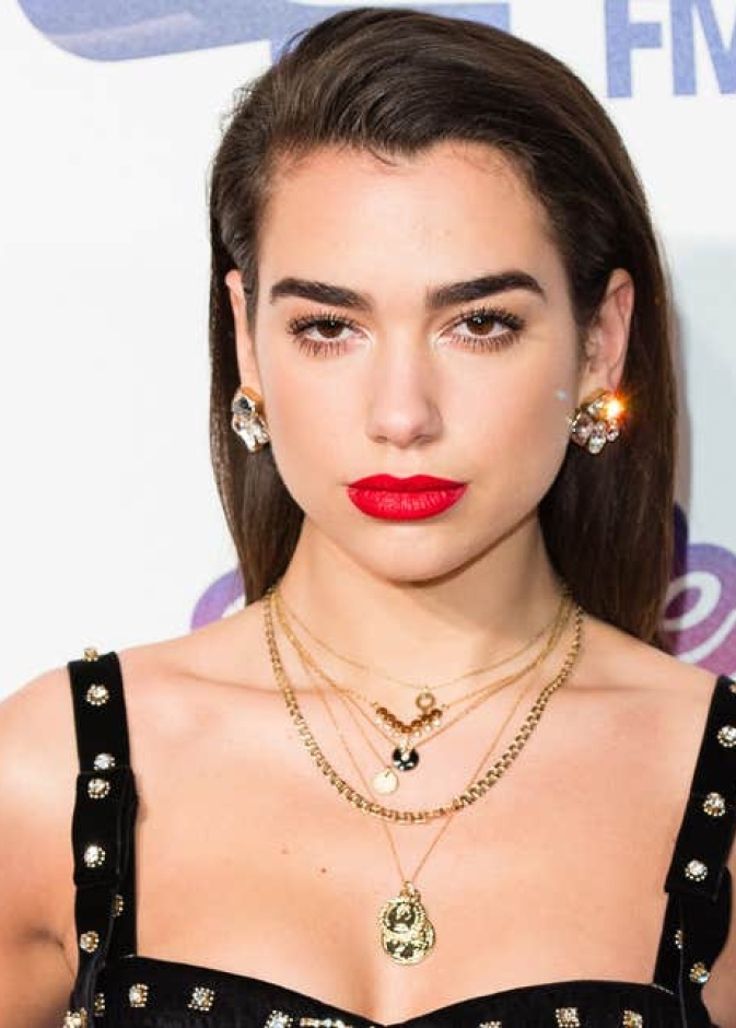  افكار تكديس السلاسل الذهب بوحي من النجمات 