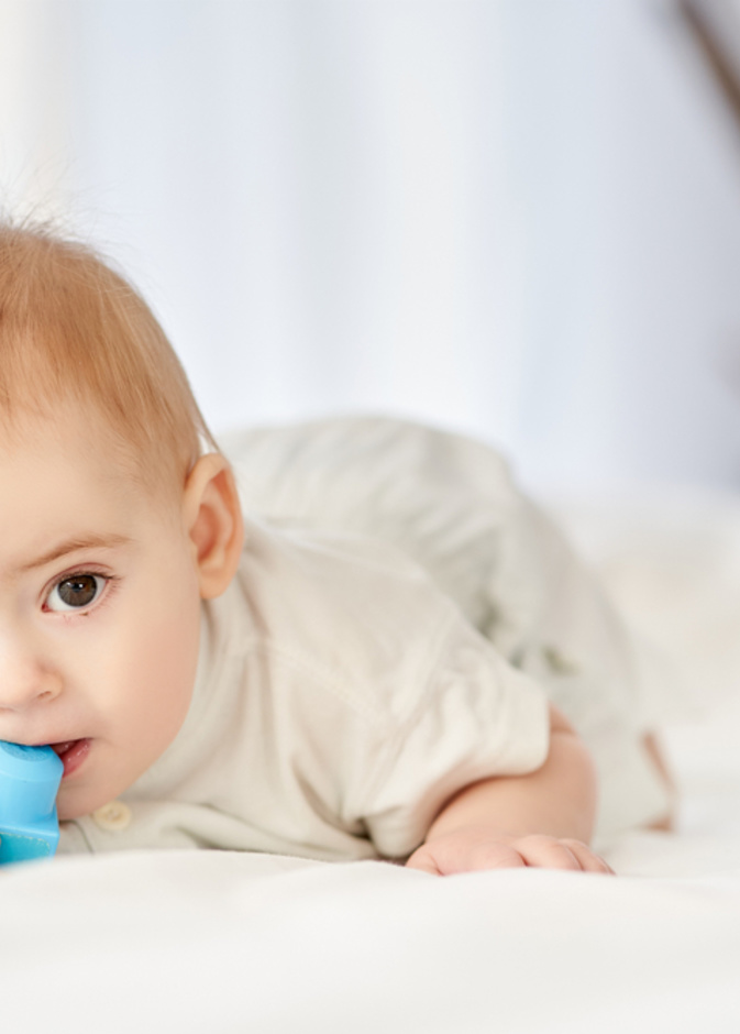 فوائد نوم الطفل الرضيع على بطنه