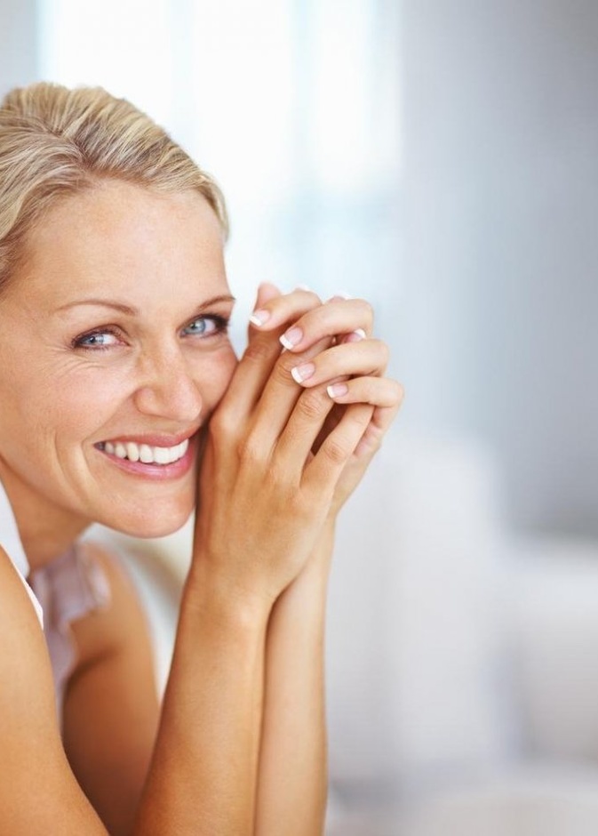 تجميل اليدين بالطرق البديلة للجراحة للحصول على يدين ناعمتين خاليتين من أي تجاعيد أو علامات الشيخوخة