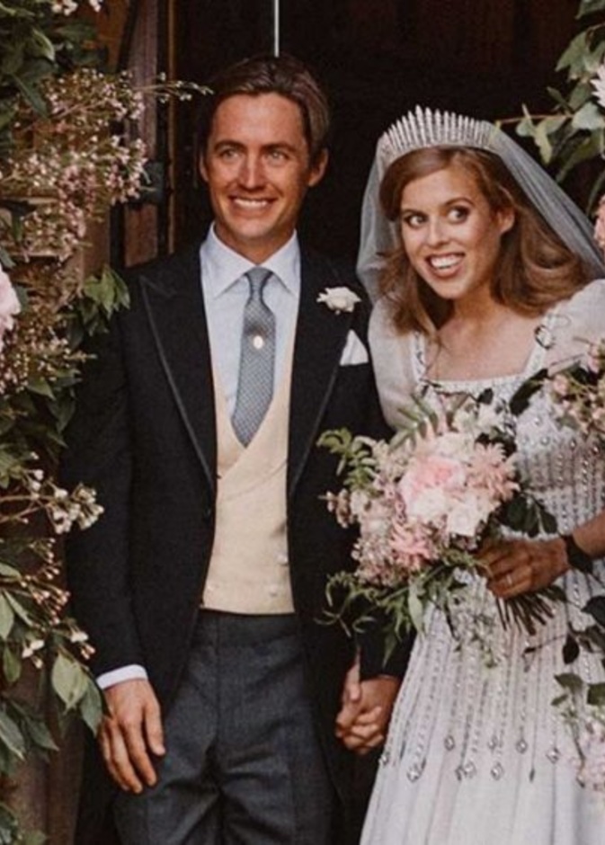  تفاصيل الفستان الذي ارتدته الأميرة بياتريس