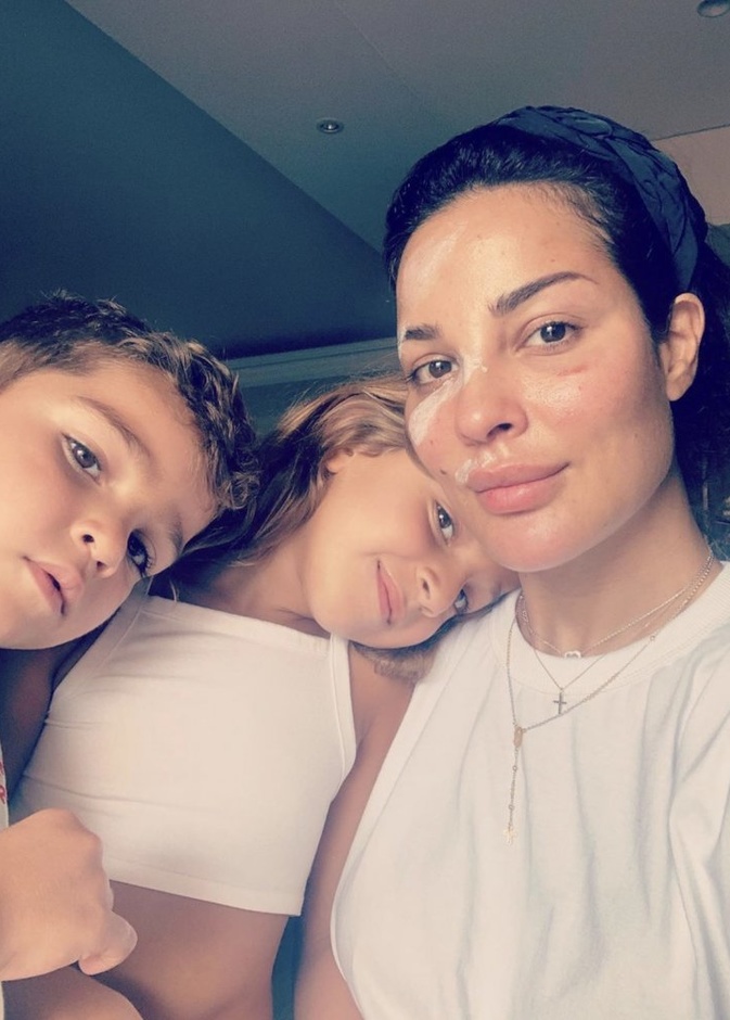 أحدث ظهور لنادين نسيب نجيم برفقة أولادها بعد خروجها من المستشفى