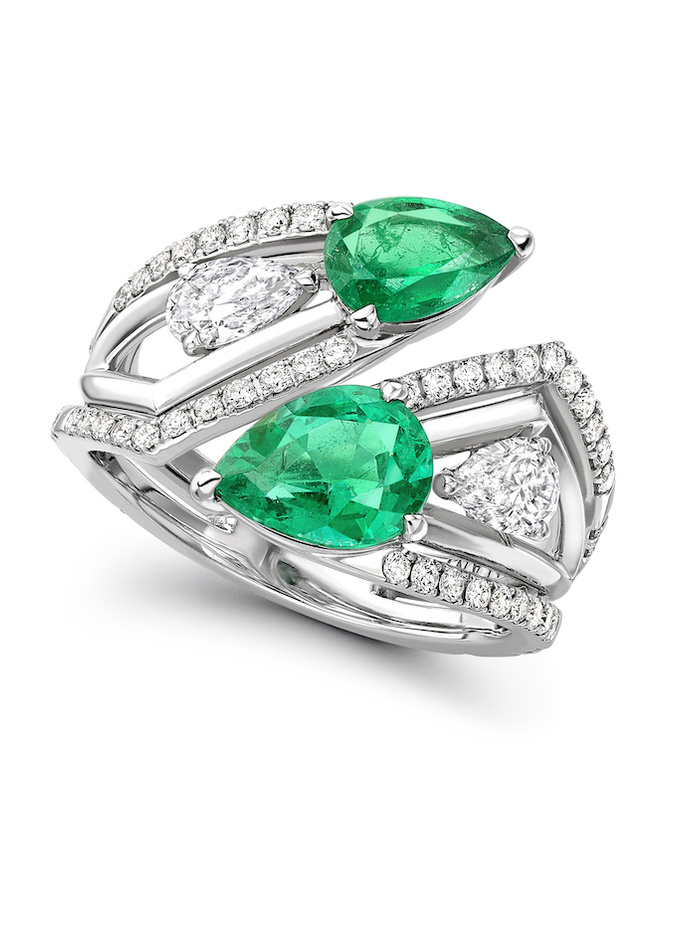 خاتم من الذهب الأبيض والزمردValani Atelier x Gemfields