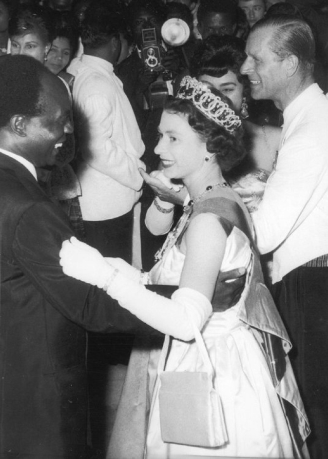 قصة رقصة ملكة بريطانيا مع الرئيس الغاني نكروما