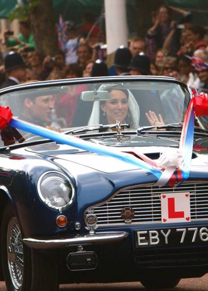 من عربات تجرها الخيول إلى جاجوار.. سيارات زفاف سيدات العائلة المالكة البريطانية عبر السنين
