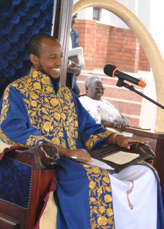 في ذكرى تتويجه.. من هو أويو نيمبا أصغر ملك في العالم؟