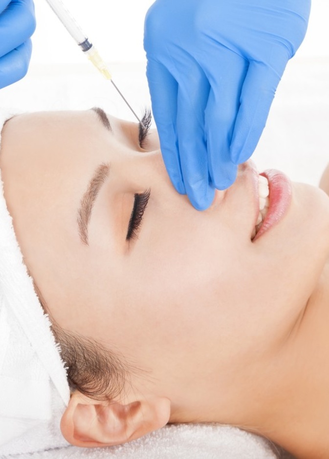 تصغير عظمة الأنف بحقن الفيلر