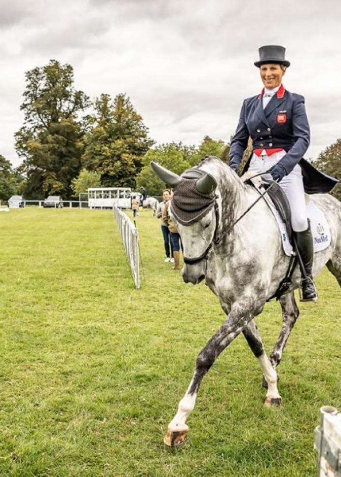 الأميرة "الفارسة" من زارا إلى جدتها الملكة.. قصة 3 سيدات من العائلة المالكة البريطانية أحببن الفروسية