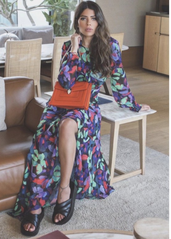 فساتين صيفية واسعة بنقشة الكارو اختارته العود بدر