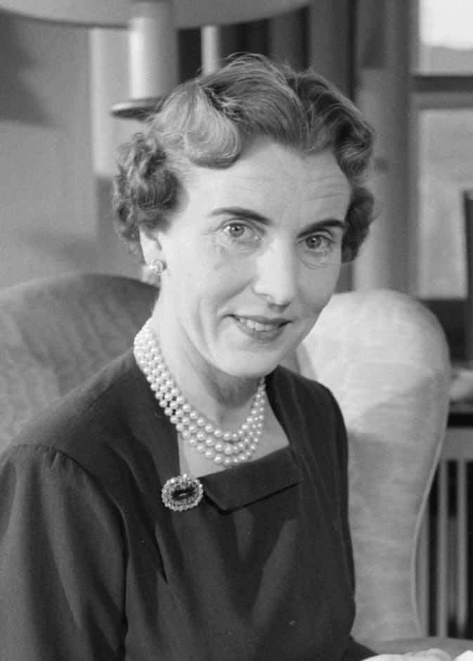 على من يطلق لقب الملكة الأم؟