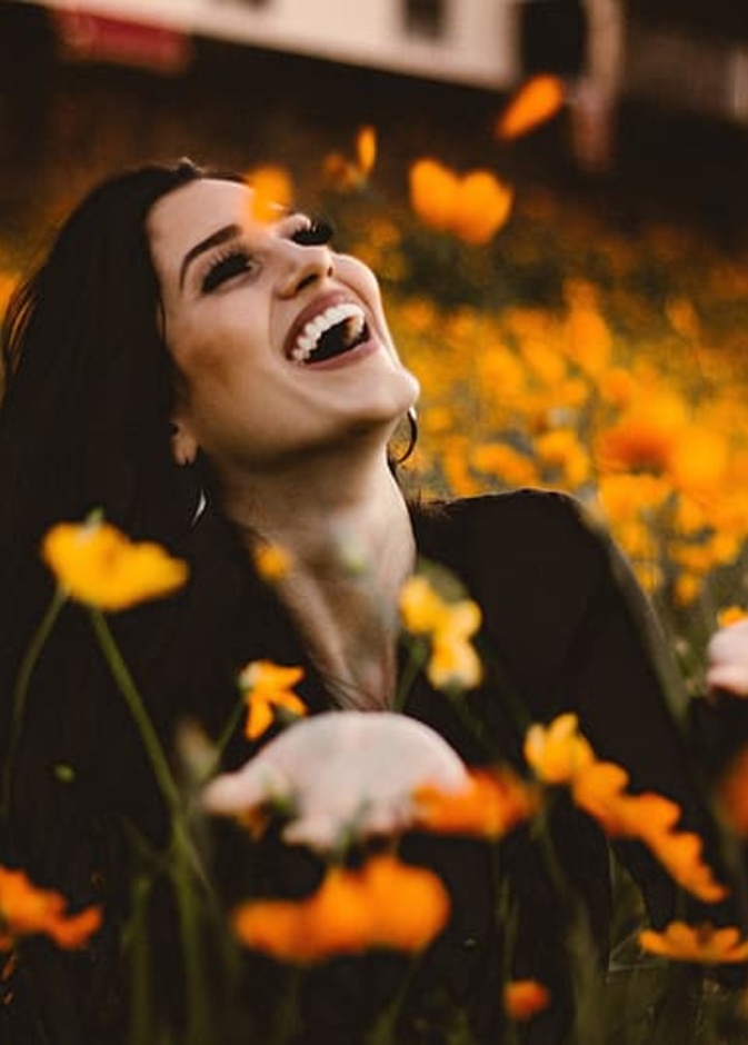 الشعور بالثقة وتقدير قيمة الذات والحكم عليها وفق أسس منطقية