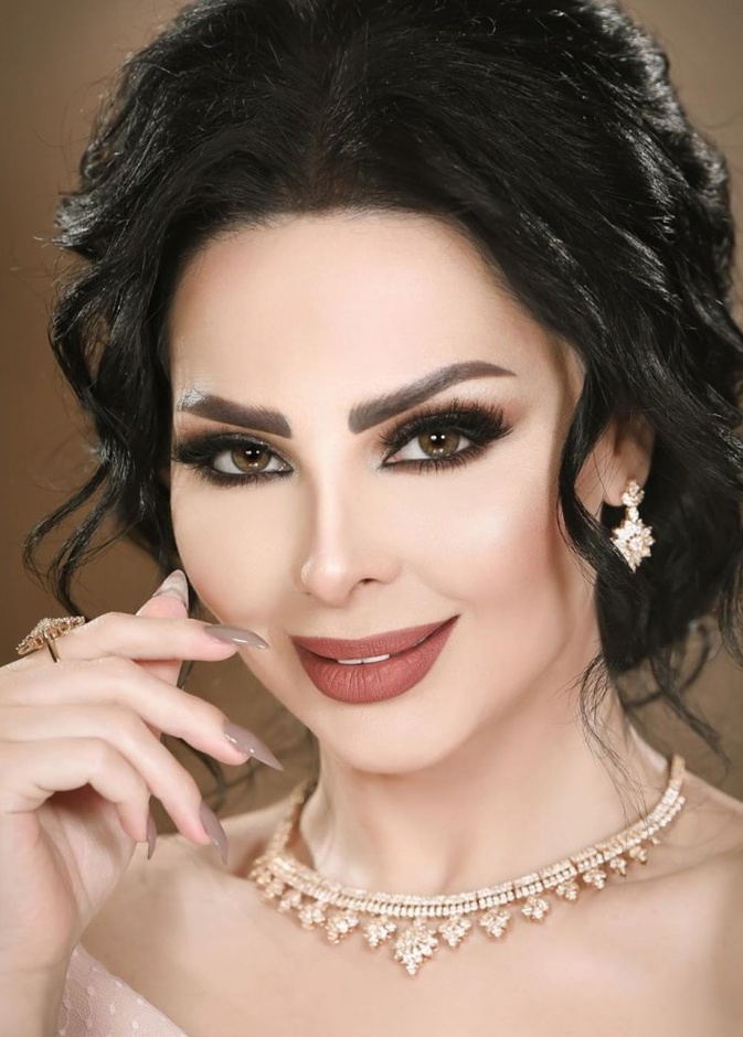 تسريحات شعر ومكياج ديانا كرزون