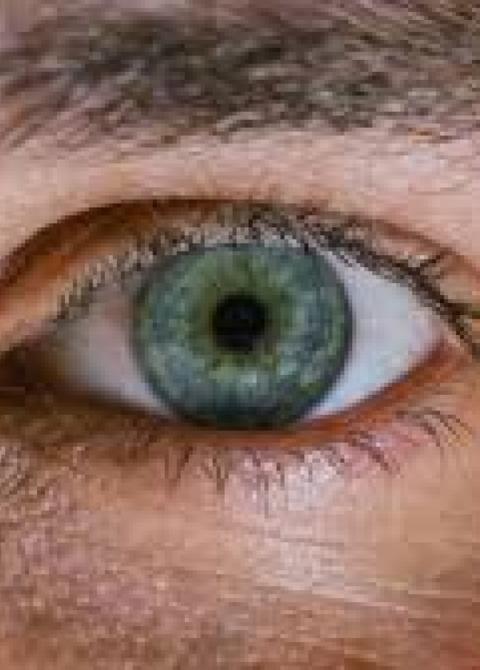  أضبط مستوى إضاءة المكان مع سطوع شاشة الكمبيوتر