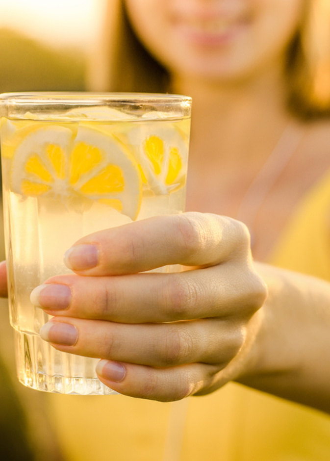  فوائد الليمون والماء على الريق للمرأة المرضعة