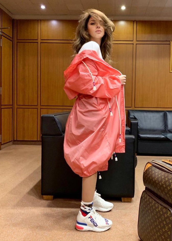 كيفية تنسيق السنيكرز بطريقة جديدة وعصرية على طريقة بلقيس فتحي