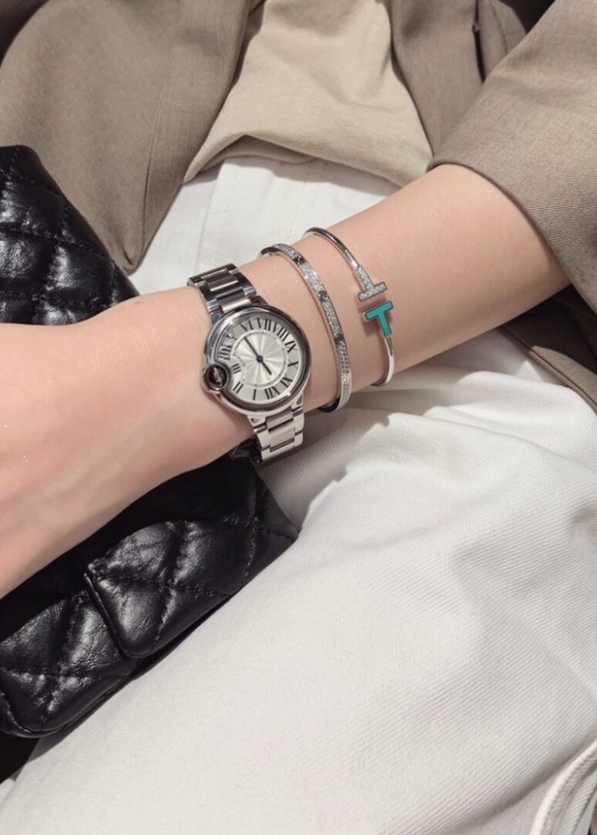 تنسيق الساعة مع  اساور ذهب ابيض