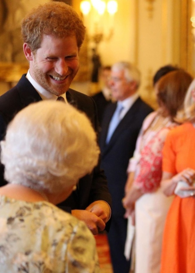 ملكة بريطانيا تهنئ الأمير هاري بعيد ميلاده