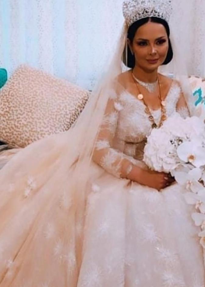 ديانا كرزون بفستان الزفاف