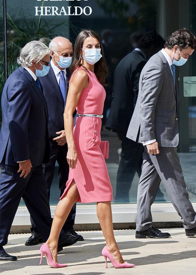 أحدث إطلالات الملكة ليتيزيا المثالية بدرجات الوردي في اسبانيا