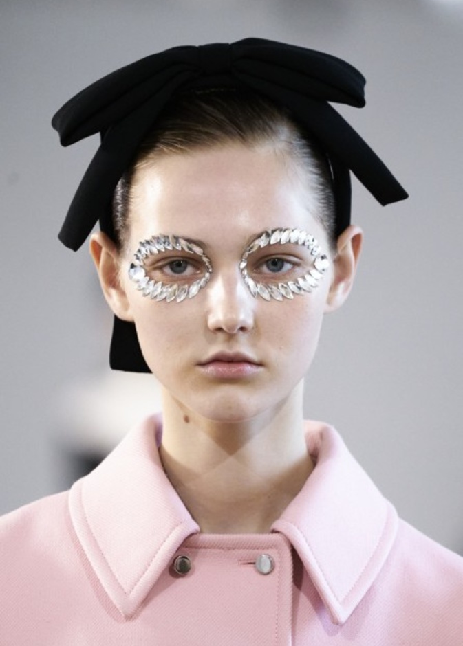 اكسسوارات المكياج بأسلوب Giambattista Valli من احدث صيحات المكياج