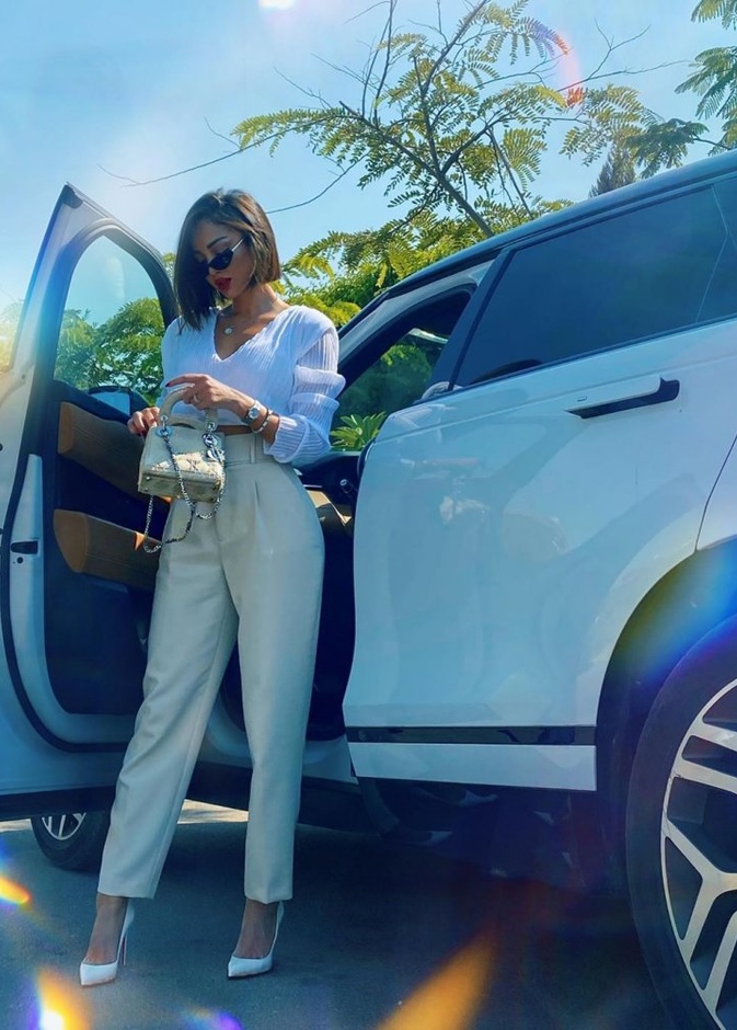  صور احدث اطلالات بسمة بوسيل بموضة البناطيل الكاجوال الواسعة