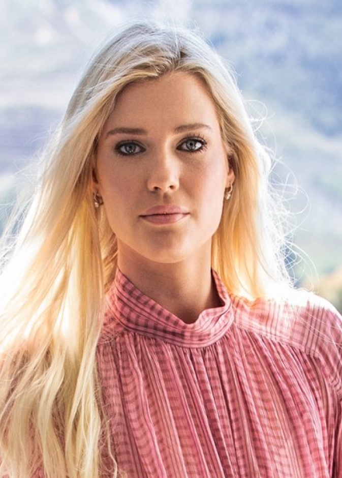 ليدي أميليا تشبه ملامح الأميرة ديانا