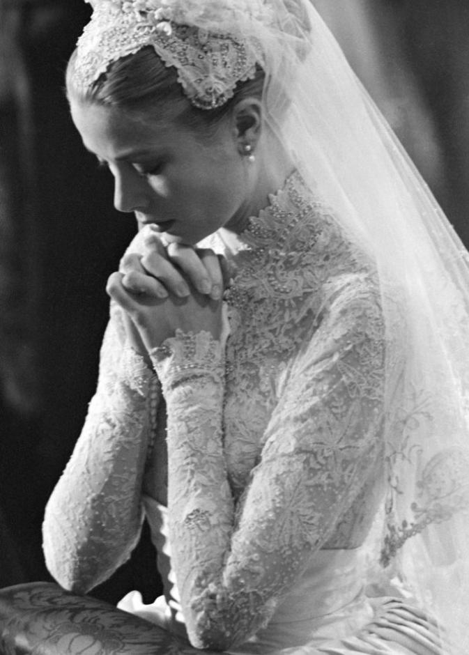 تفاصيل قد لا تعرفها عن فستان زفاف "نجمة" موناكو غريس كيلي