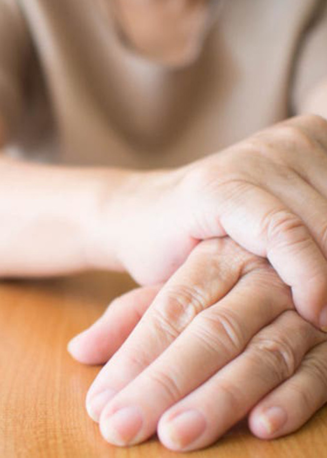 اعراض واسباب مرض باركنسون وطرق علاجه