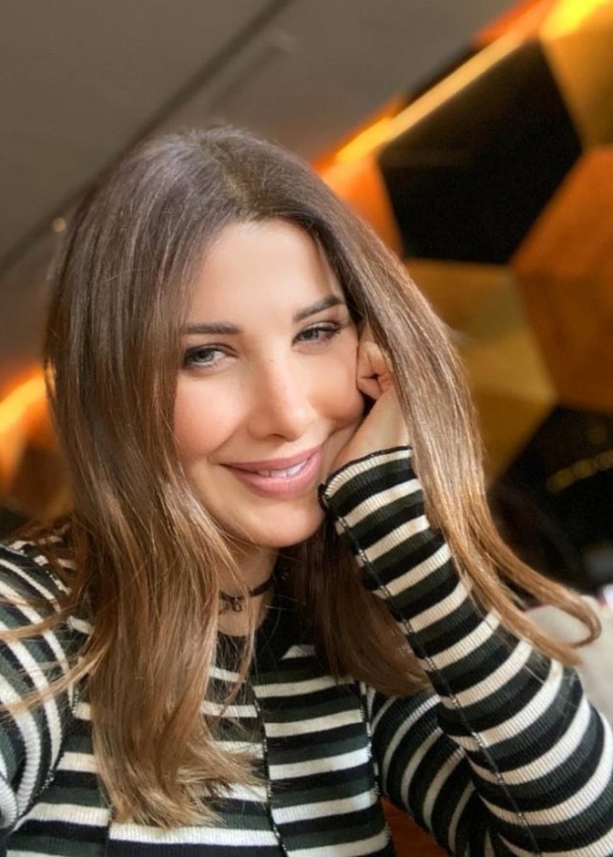 طريقة عمل مكياج طبيعي لخروجات النهار على طريقة نانسي عجرم
