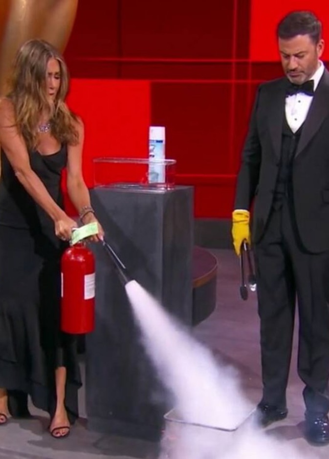 جينيفر أنستون