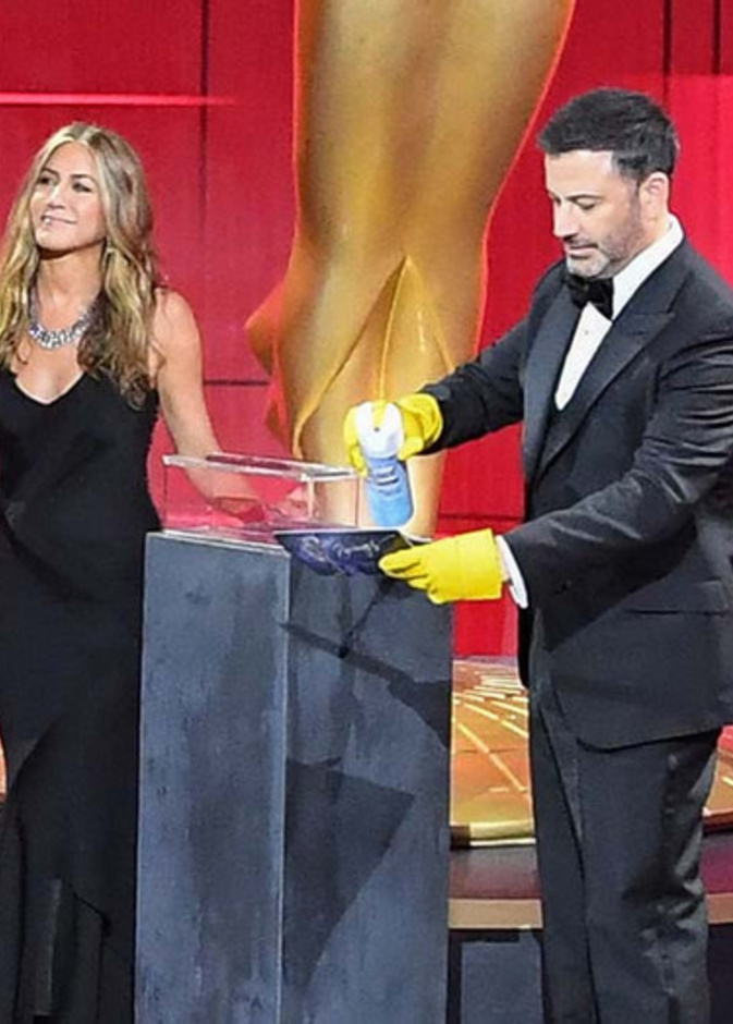 جينيفر أنستون