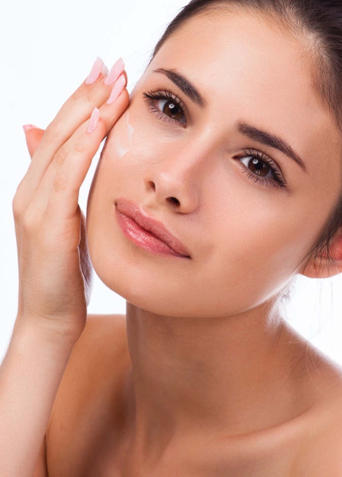 تخلصي من تجاعيد العين بوصفات طبيعية