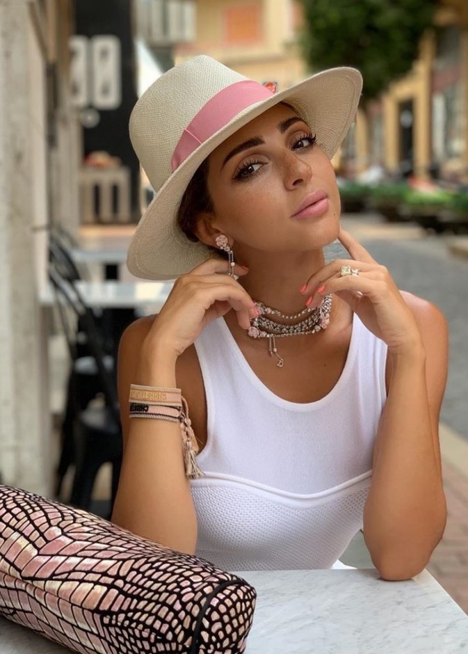 اطلالات ميريام فارس بقبعات القش