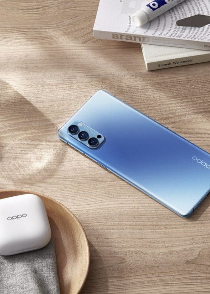 هاتف رينو4 الذكي بالإضافة إلى السماعة اللاسلكية الأحدث ’أوبو إنكو‘