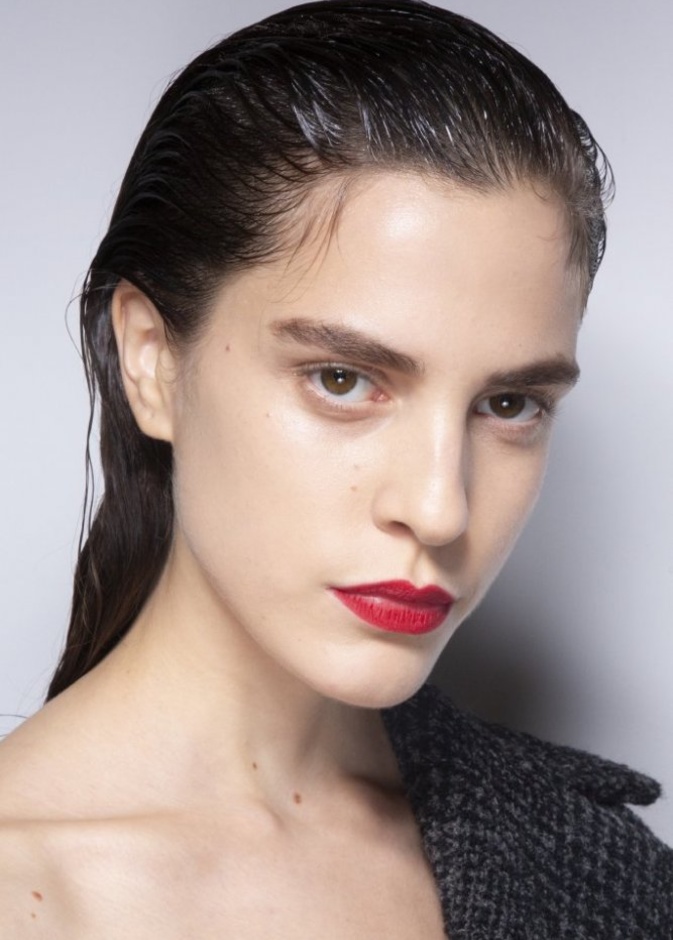 الوان احمر شفاه بتدرجات الاحمر القوي من دار Proenza Schouler