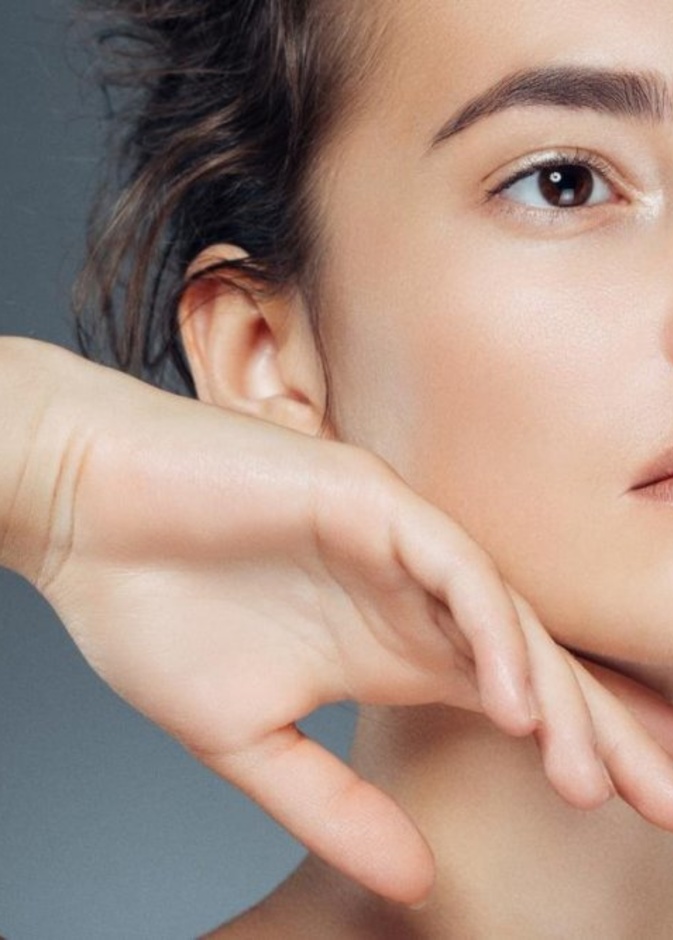  فوائد تقشير صورة رئيسية الوجه بالليزر الفراكشنال وطريقة استخدامه