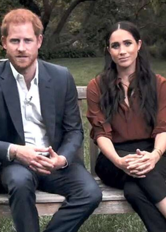 صور أحدث إطلالات ميغان ماركل بالقميص في لوك أنيق وعصري