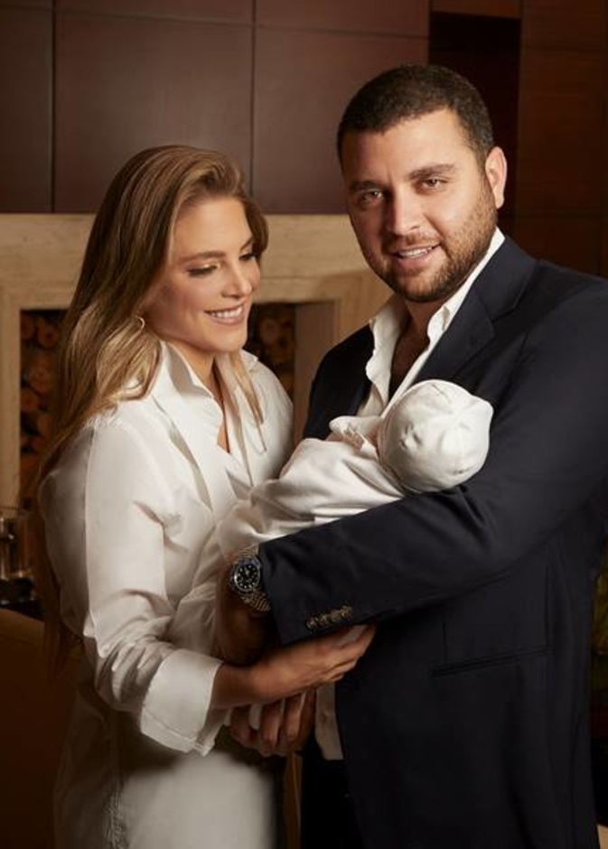 صور حفيدة إيلي صعب في اول ظهور لها مع والديها