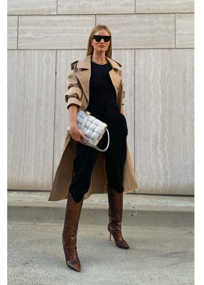  اطلالة مميزة في الترانشكوت البيج اعتمدتها اعتمدته روزي هنتيغتون وايتلي