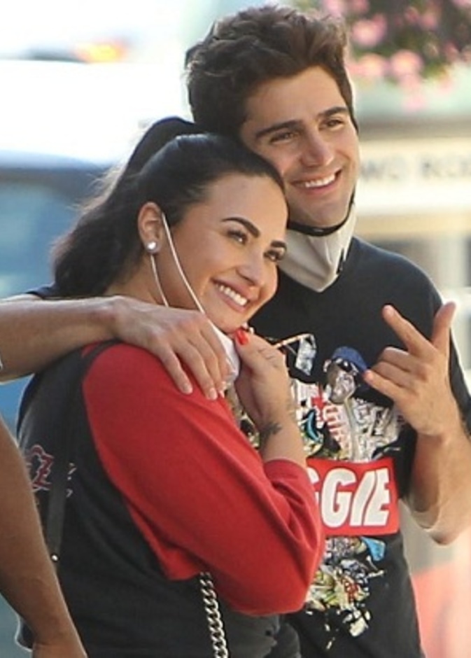 ديمي لوفاتو وخطيبها