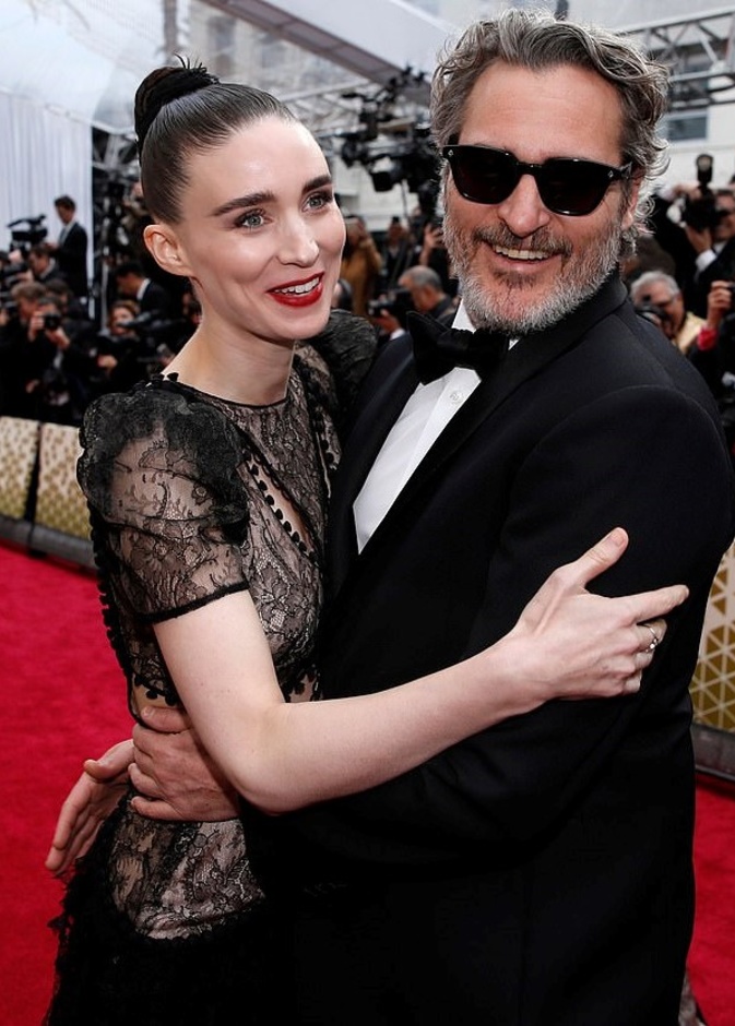 واكين فينيكس و روني مارا