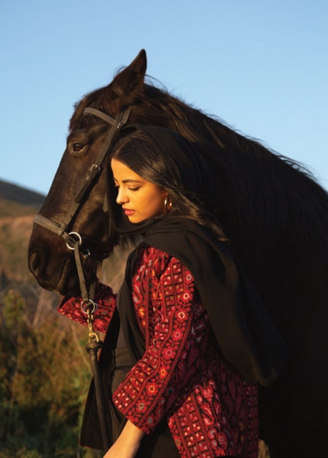 مي، مستشارة ديكورات داخلية