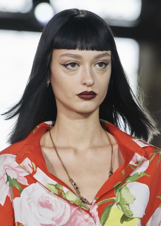 الوان احمر شفاه حمراء ومخملية بأسلوب الاومبريه من دار Valentino