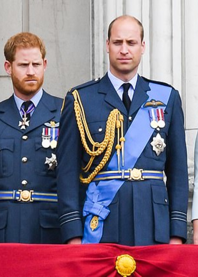 الأميران وليام وهاري مع زوجتيهما