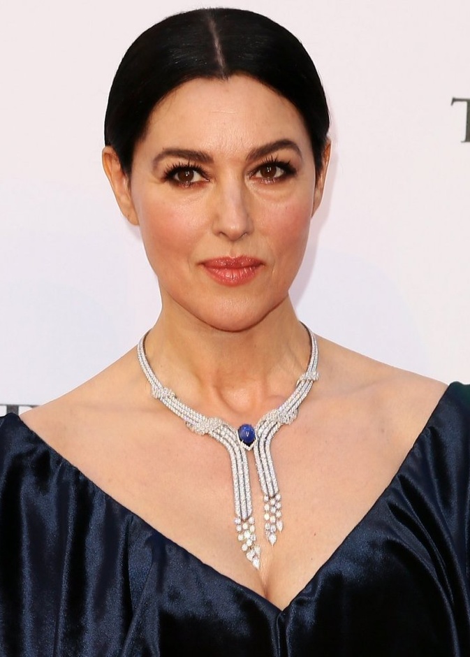  مونيكا بيلوتشي راقية بقلادة الماس والياقوت من كارتييه Cartier